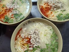 -亮亮面馆(经六路店)