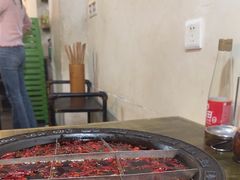 -渝嘴小老弟老火锅(华新村店)