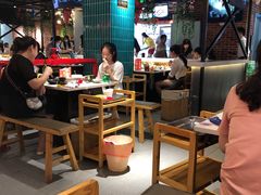 大堂-钢管厂五区小郡肝串串香火锅(人民广场店)
