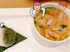 南京鸡汁小馄饨拼雨花茶糕-湖影中餐厅·南京金茂威斯汀大酒店