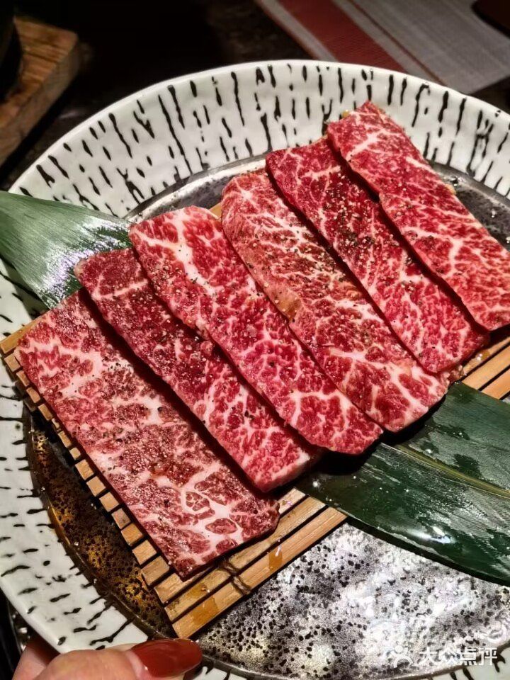 真的有人下了高铁来这家吃烤肉耶!