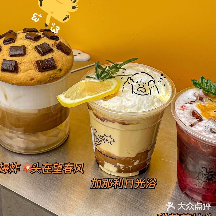 可以把曲奇沾着奶泡喝搅拌一下味道更嗲！