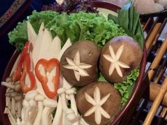 -老牌坊云南鱼豆花火锅(爱建店)