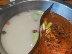 -东巴婆婆云南鱼豆花火锅(大东门店)