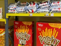-咻啵翔翔零食基地(万达广场店)