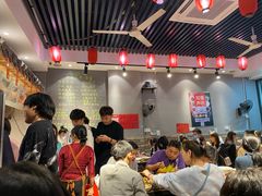-爆炸头阿姨小四川正宗川味小吃(无任何分店)