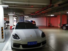 -上海半岛酒店-地下停车场