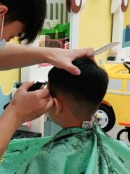 -爆米花儿童美发乐园