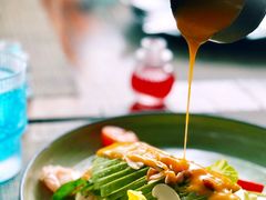 牛油果鲜虾沙拉-喜洲吧·江畔老船厂·庭院餐厅(喜临院店)