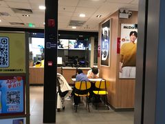 -麦当劳(上海虹桥站30B检票口楼上)