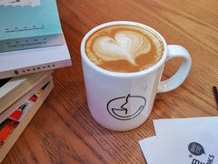 -新华里咖啡书吧(新华书店小寨店)