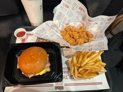 -The Habit Burger Grill 哈比特汉堡(世博店)