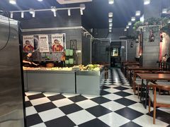 -愉肴麻辣香锅(中山路店)
