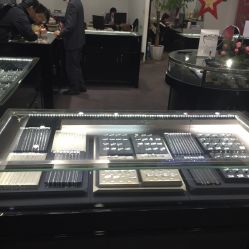 -威德钻石-克拉钻大本营(南京东路店)