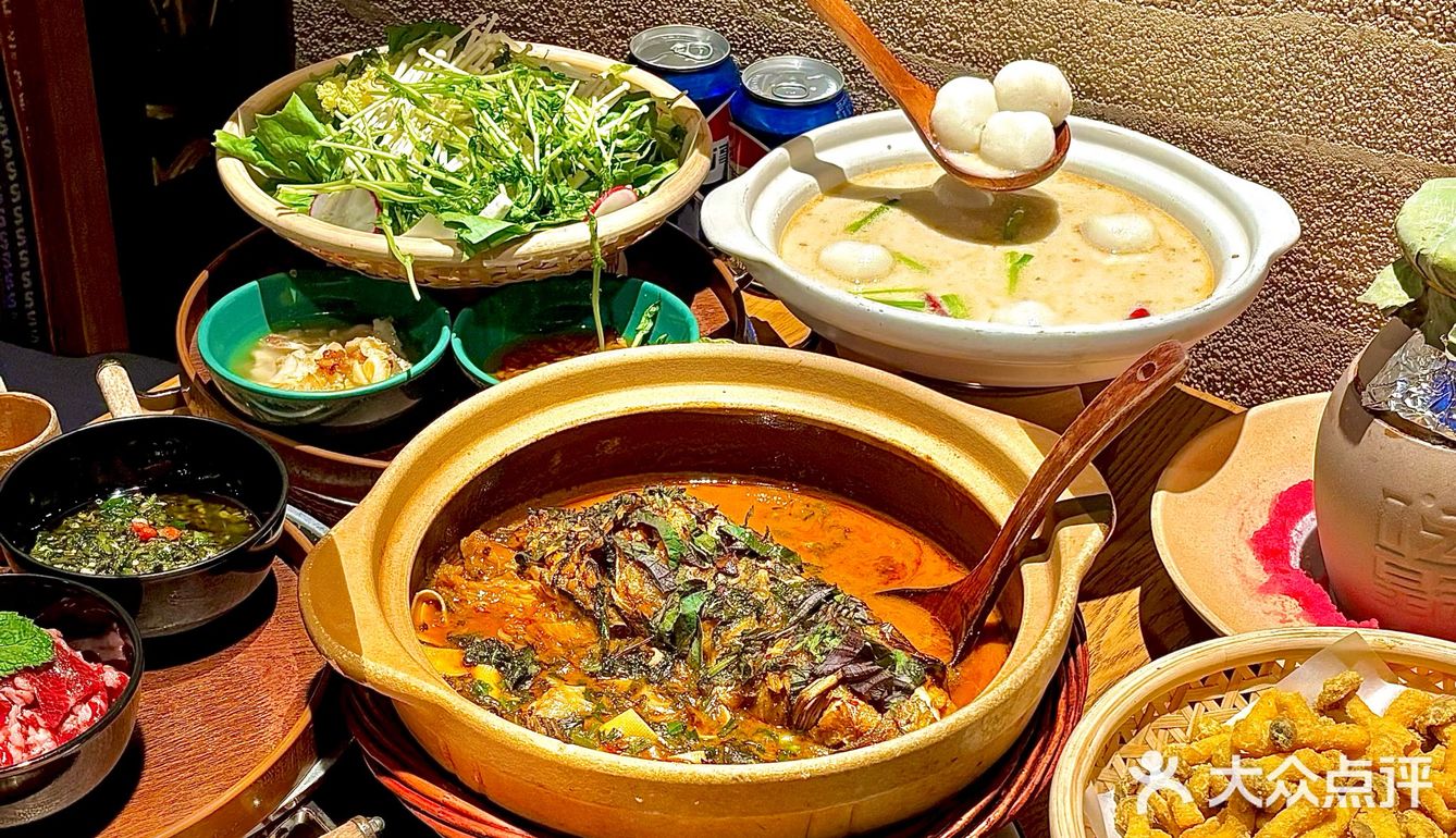 跟风吃这家湘西菜馆，排队1小时真值哭了