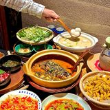 跟风吃这家湘西菜馆，排队1小时真值哭了