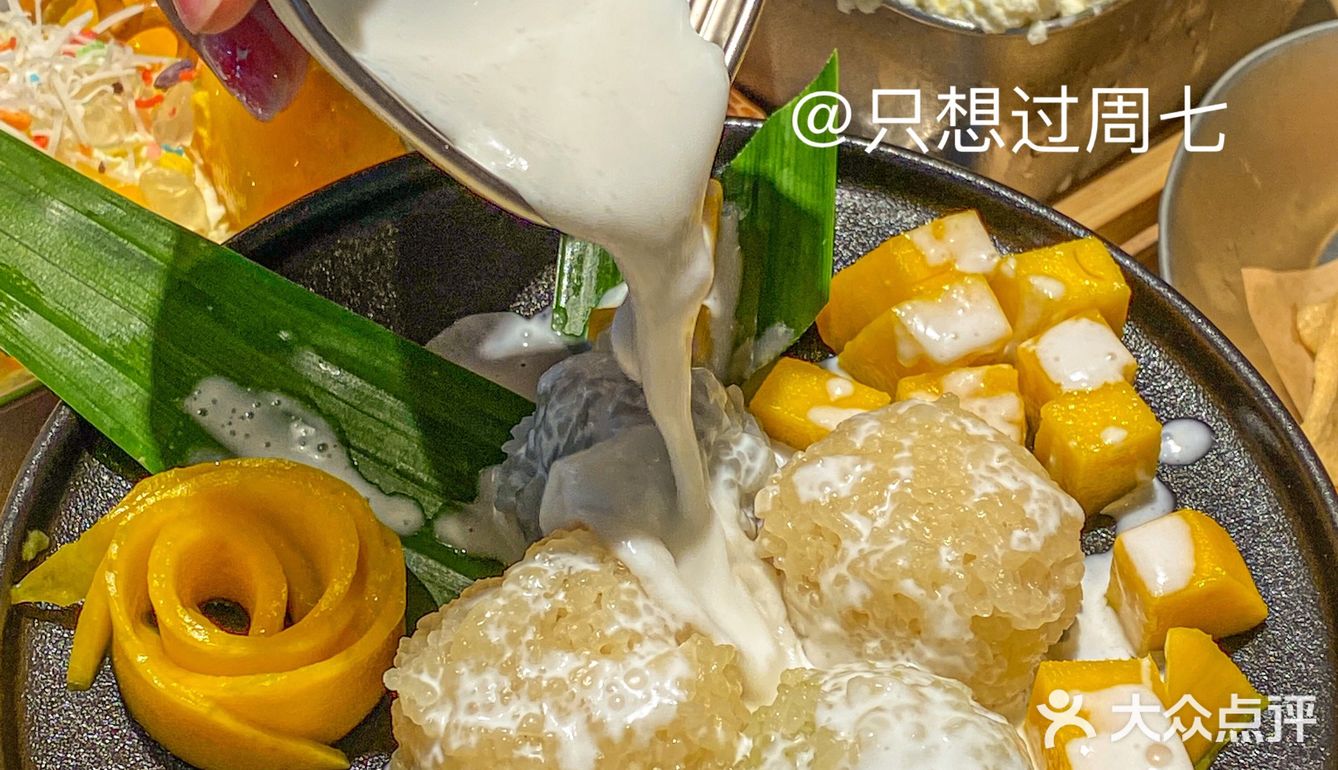 火锅选择的是冬阴功双人打边炉！提前预约的！端上来惊呆了！