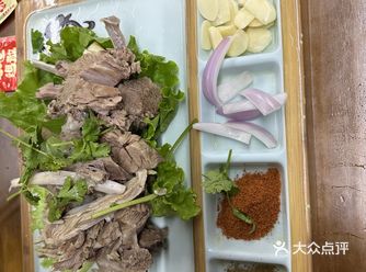 今日打卡这家超棒的餐厅#清真敦来顺手抓羊肉 