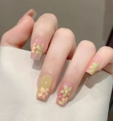 -猪猪女孩日式美睫美甲