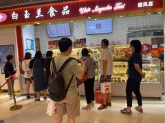 等位区-白玉兰食品甜凤店(合生汇店)