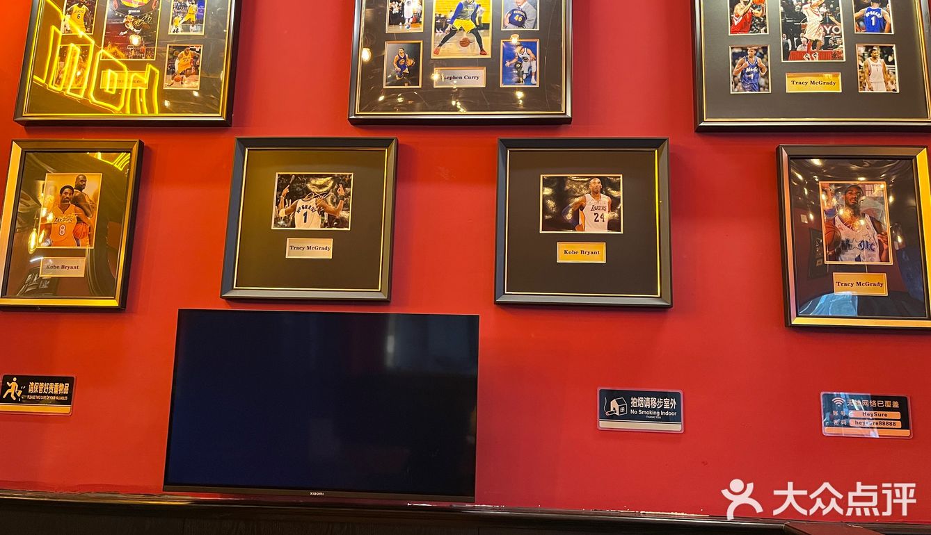 步行街这家美式汉堡店绝了，篮球迷不能错过