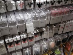 -名创优品(北京新中关购物中心地铁层店)