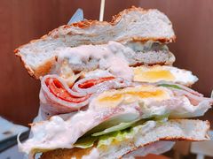 双蛋指椒牛肉汉堡-魏斯理汉堡(西安沣东吾悦店)