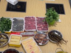 -杨老板·海鲜集市火锅·鲜切牛肉(中防万宝店)