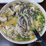 店里还酸菜鱼饭,小吃喝奶茶