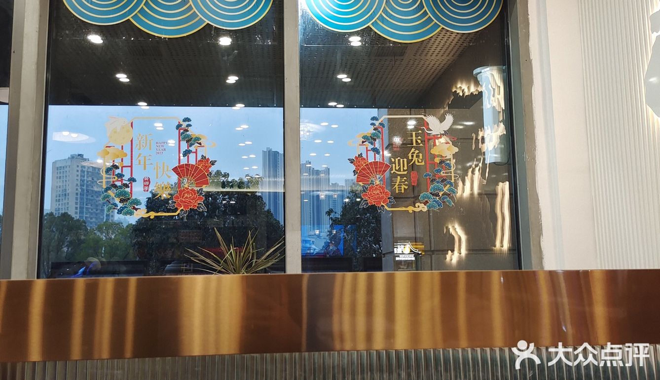 又发现一家茶餐厅，还有最爱的虾饺