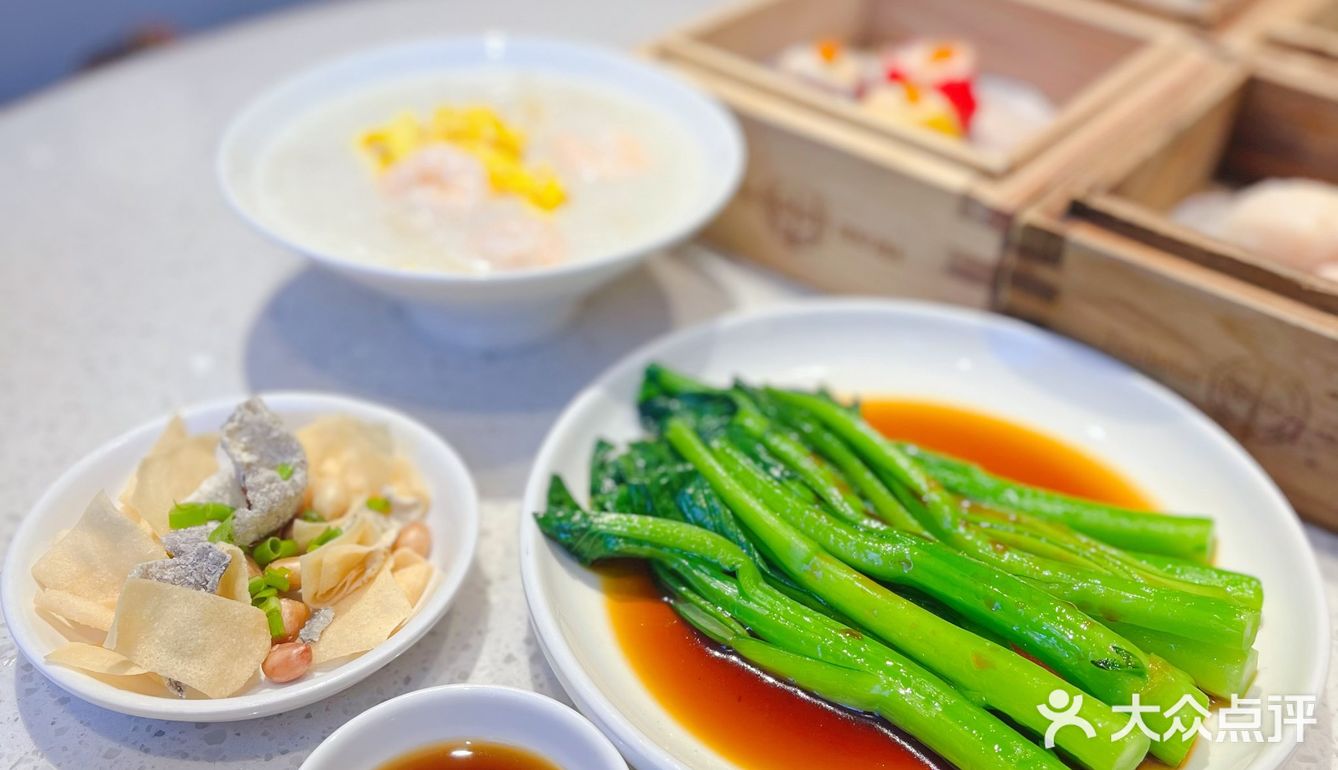 从价格到环境都十分接地气的点心餐厅。酥皮叉烧包