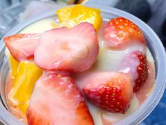奶盖果肉草莓冰-十二中草莓冰·红豆沙冰屋(十二中店)
