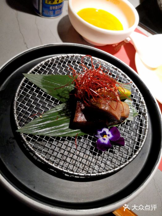 油花·和牛寿喜烧·放题自助(市南银座店)火焰牛舌图片