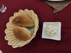 餐前面包加黄油-红房子西菜馆(淮海中路店)