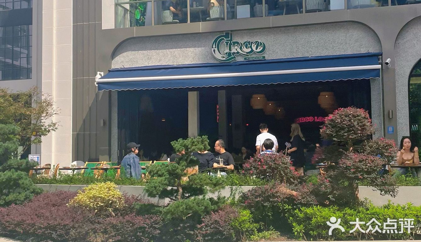 这家的盘子竟然都没有破