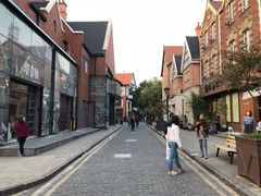 -钟书阁(松江泰晤士小镇店)