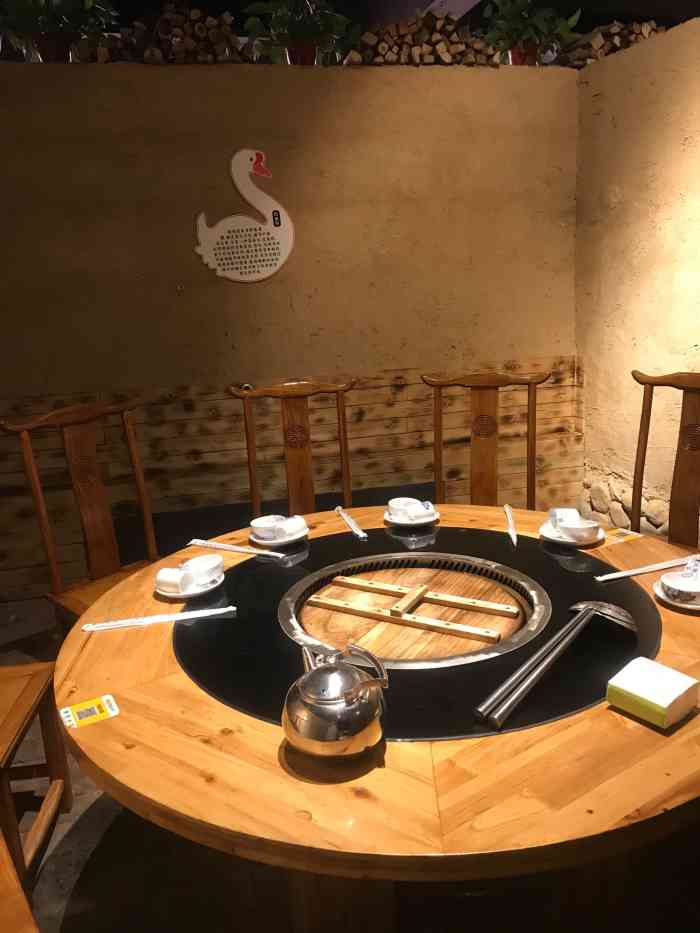 鹅娘庆塘地锅[薄荷]环境 在帝湖商圈附近,临街工人.