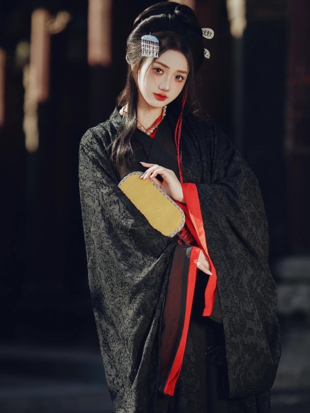 黑色战国袍汉服写真,绝美了