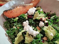 煎三文鱼牛油果色拉-Wagas沃歌斯(大学路店)