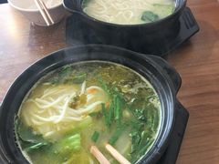 -在蒙自过桥米线