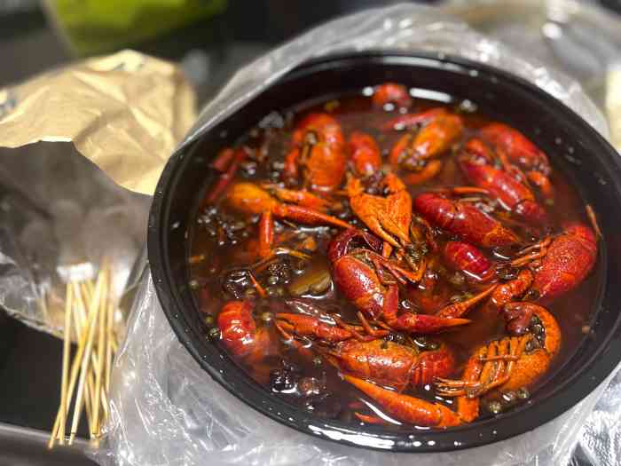 柒五龙虾(松山店)-"外卖宵夜点了一份麻辣小龙虾和「麻辣涮肚.