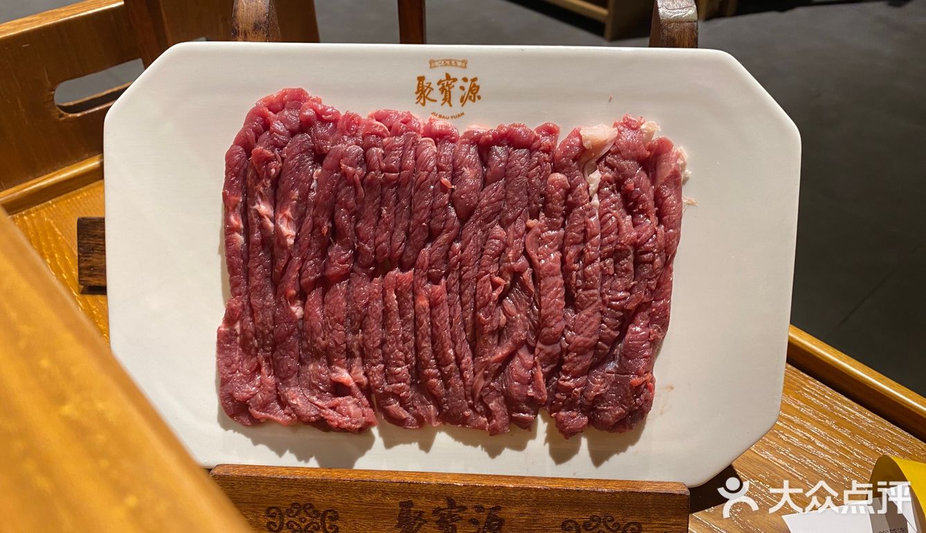 真的太爽了 锅底简简单单的葱姜蒜 煮出来的肉很清香