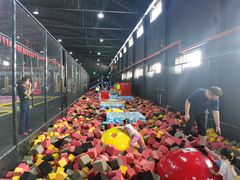 -嘿哟动霸CHUA·新潮玩运动娱乐中心·蹦床滑冰团建乐园