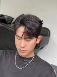 -一家只做男发烫染的店