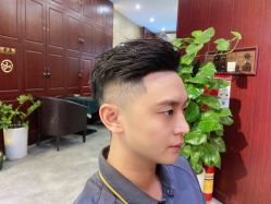 -十六番发型师事务所