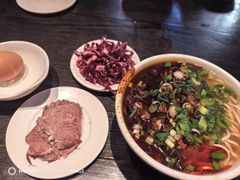 肉蛋双飞牛肉面-清真·马安军辣子牛肉面