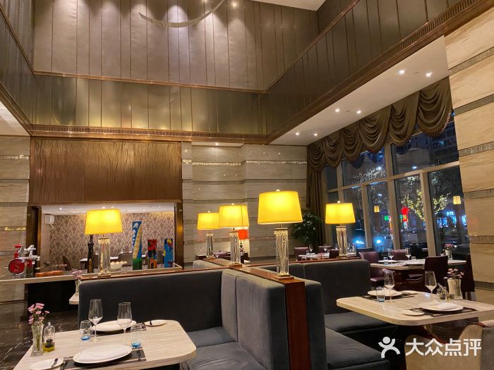 郑州希尔顿酒店·阿米奇意大利餐厅大堂图片