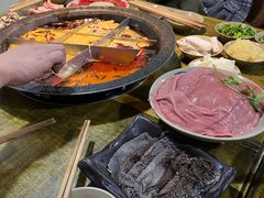 -渝嘴小老弟老火锅(华新村店)