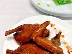 玻璃皮润烧乳鸽皇-北京厨房(SKP店)