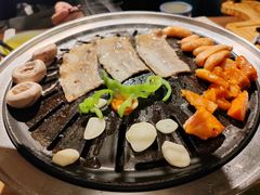 -明洞阿姨·韩式酱蟹烤肉·创意料理(三元桥店)